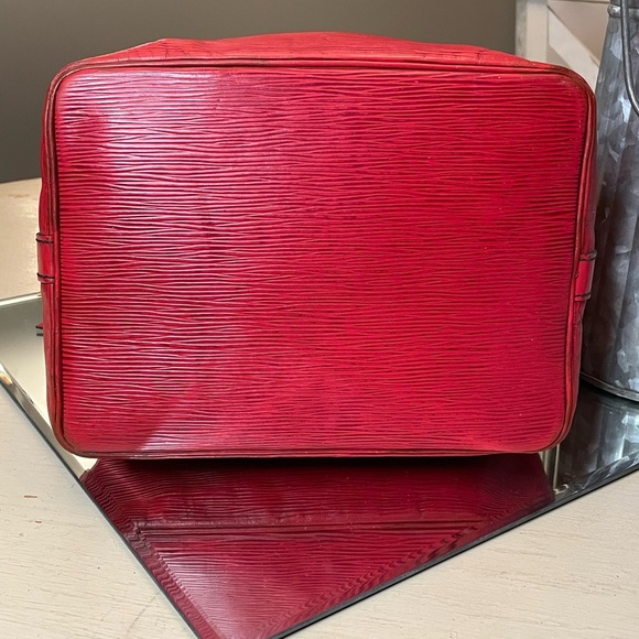 Louis Vuitton Red EPI Noe MM Bucket Bag - Picture 5 of 16